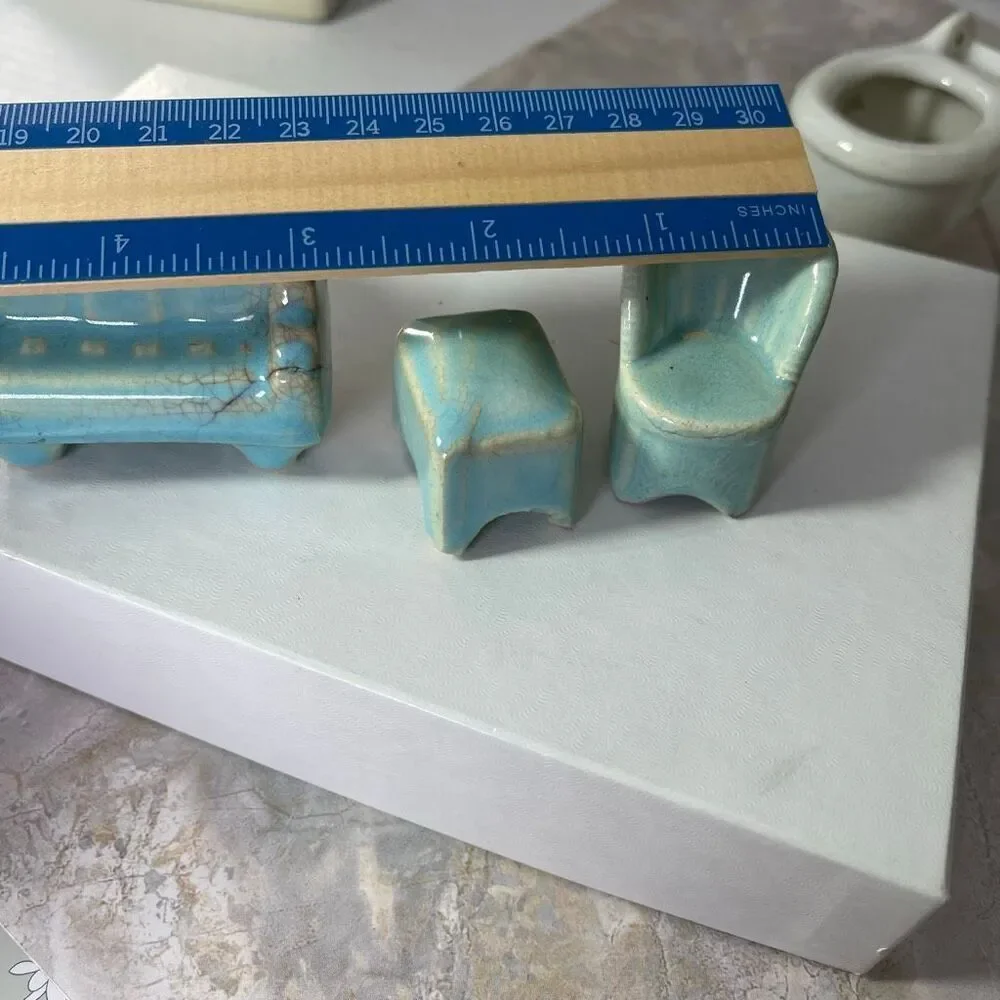 3 piece VTG Ceramic doll hose furniture..issues